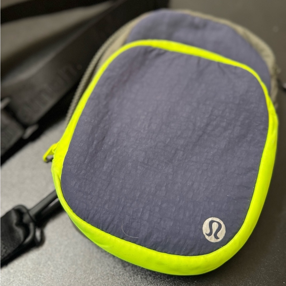 lululemon athletica crossbody  in Navy Grey and Neon Yellow